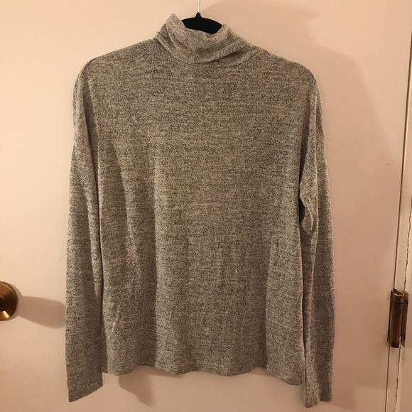 Grey turtleneck sweater from abicrombie and fitch - Picture 3 of 5